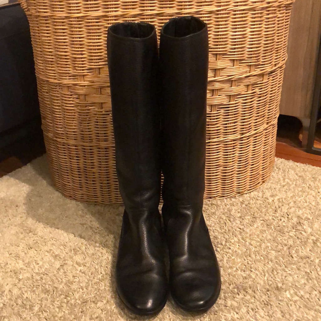 Gucci Black Leather Back Zip Boots